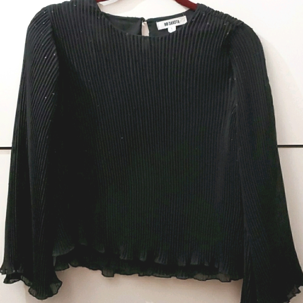 BB Dakota Bell Sleeves Black Top Small NWOT